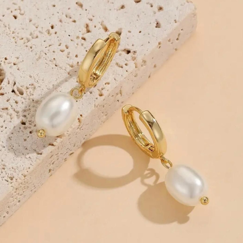 Earrings Elegant Hoop Gold and Pearl Round