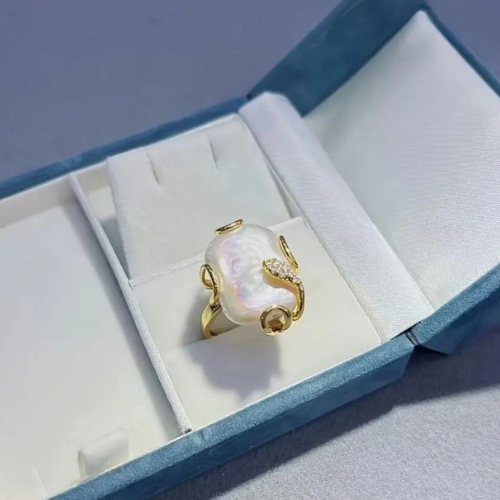 Ring Elegant Gold with White Stone