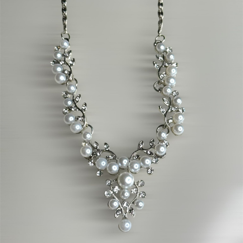 Silver Elegant Necklace With Pearls