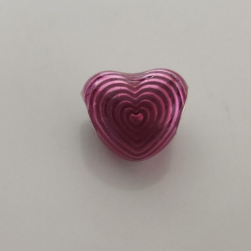 Ciondolo a forma di cuore rosa a strisce